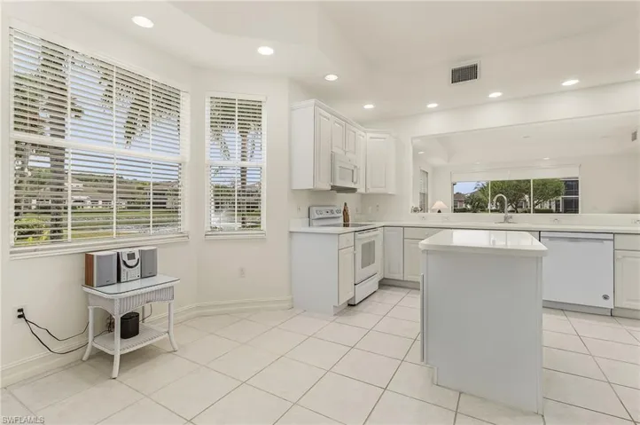 4739 Stratford CT # 2201, NAPLES FL 34105