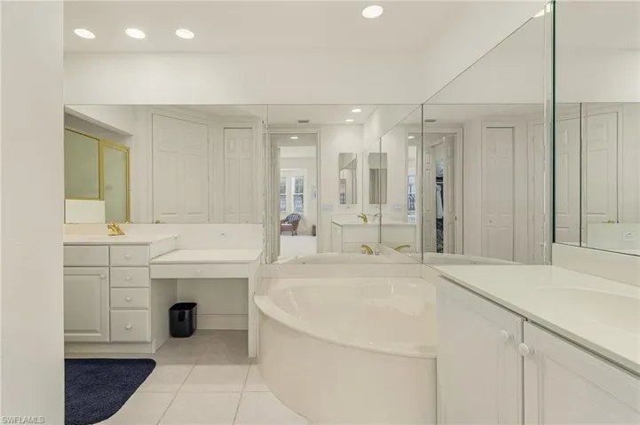 4739 Stratford CT # 2201, NAPLES FL 34105