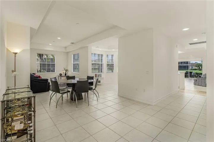 4739 Stratford CT # 2201, NAPLES FL 34105