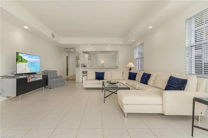 4739 Stratford CT # 2201, NAPLES FL 34105