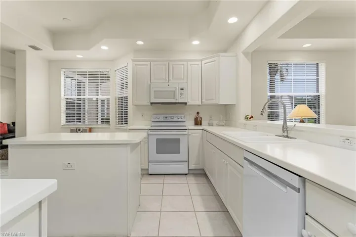 4739 Stratford CT # 2201, NAPLES FL 34105
