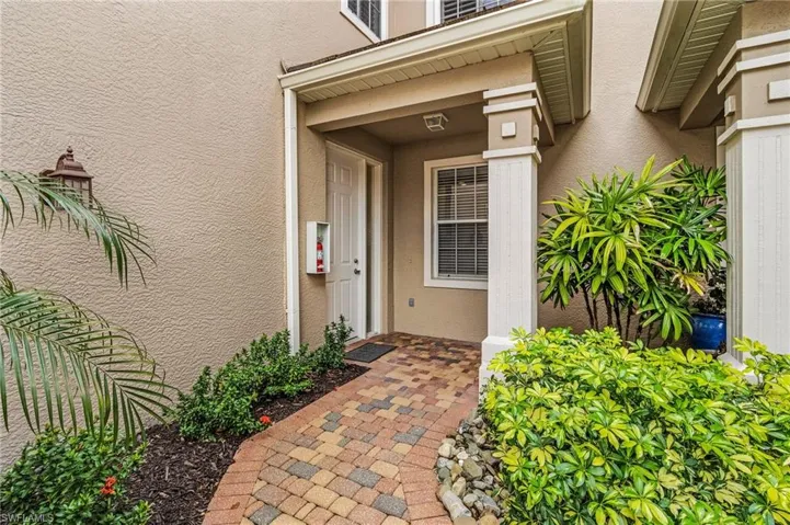 4739 Stratford CT # 2201, NAPLES FL 34105