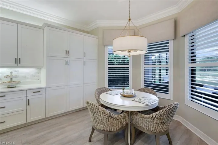 Large Breakfast dining area with view of pool and lake has room to seat 4 or 8!