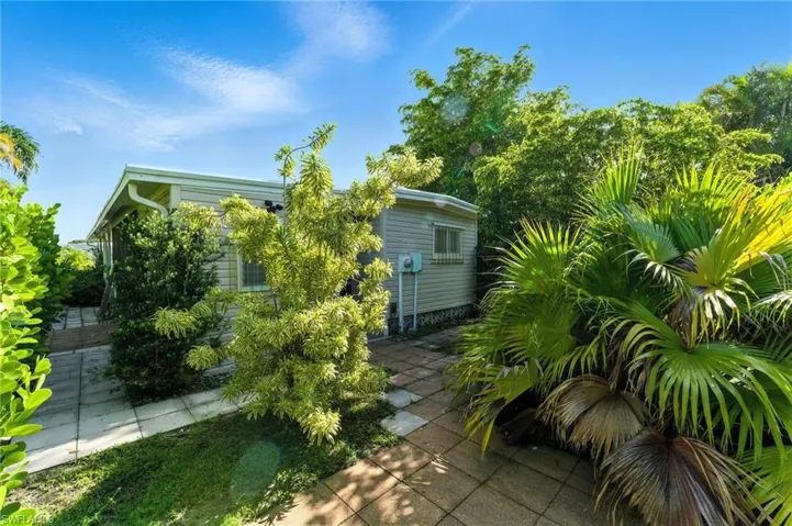 View of home's exterior