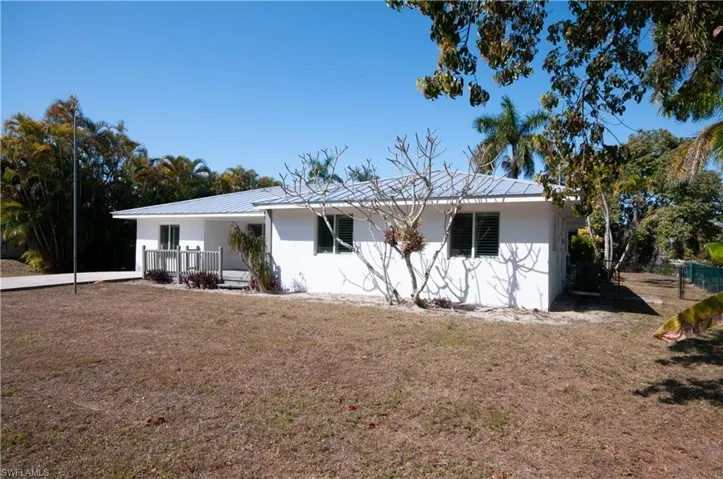 54 Liberty Ln, Naples, Florida 34112
