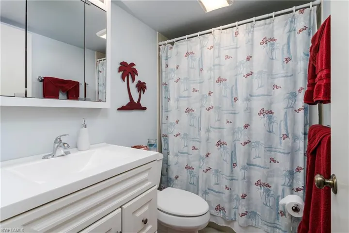 Bath 2 with tub/shower