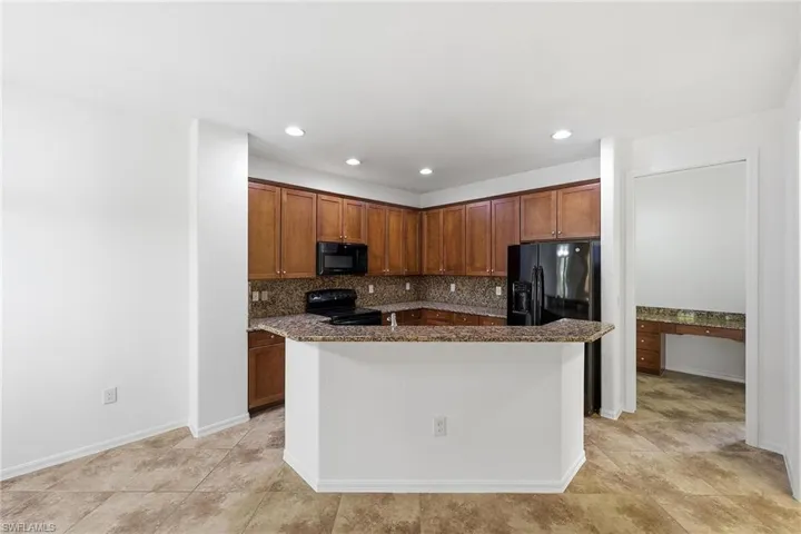 9037 Alturas St 37-2, Naples, Florida 34113