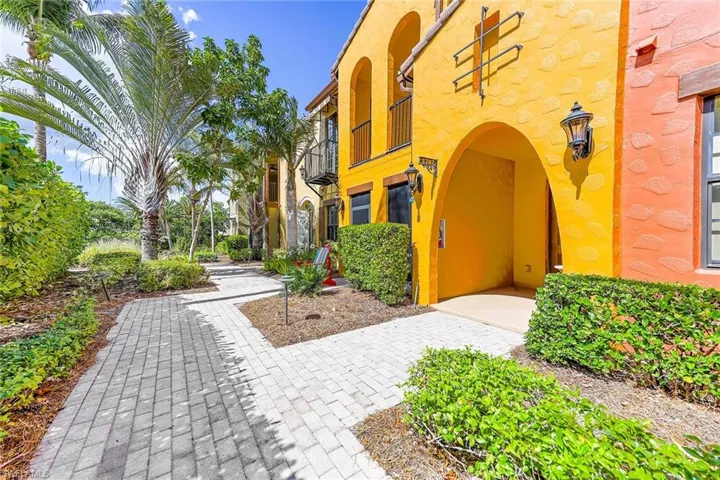 9037 Alturas St 37-2, Naples, Florida 34113