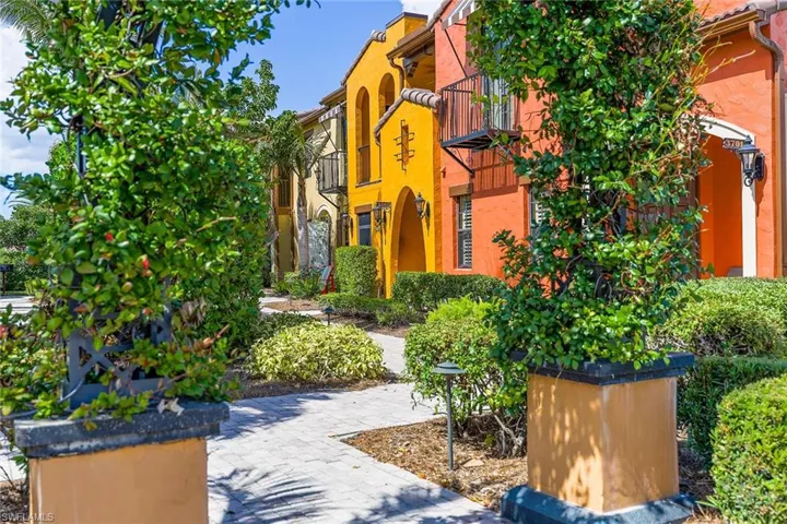 9037 Alturas St 37-2, Naples, Florida 34113