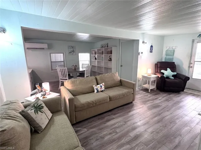 464 Kaiser Dr, Palmetto, Florida 34221