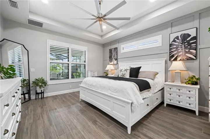 Tray ceiling in primary bedroom