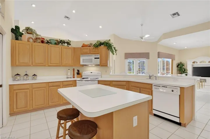 6687 Huntley Ln S, Naples, Florida 34104