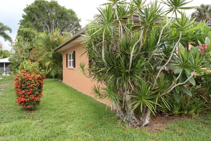 5227 Glade Ct, Cape Coral, Florida 33904