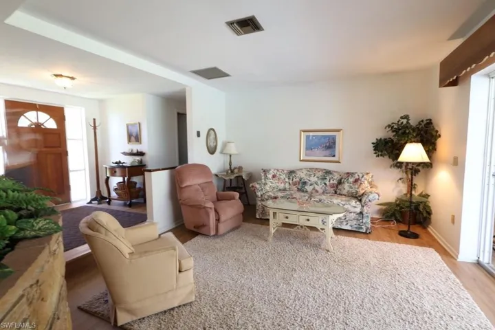 5227 Glade Ct, Cape Coral, Florida 33904