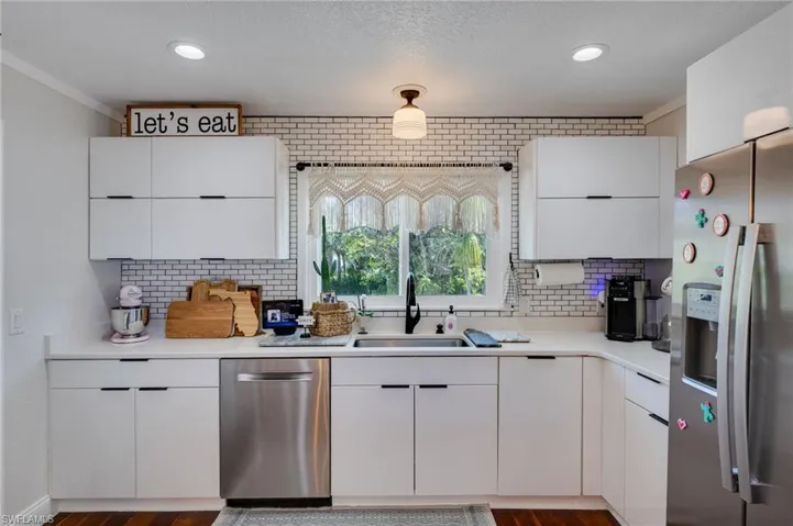 9247 Dimmick Dr, Sanibel, Florida 33957