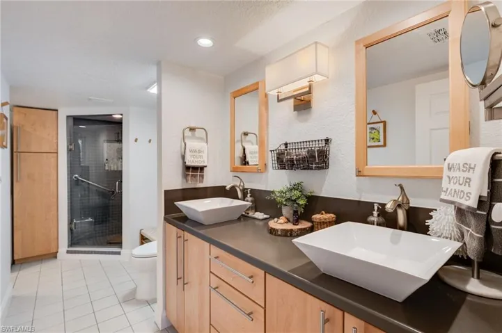 9247 Dimmick Dr, Sanibel, Florida 33957