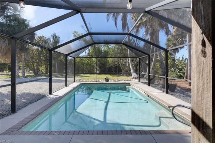 9247 Dimmick Dr, Sanibel, Florida 33957