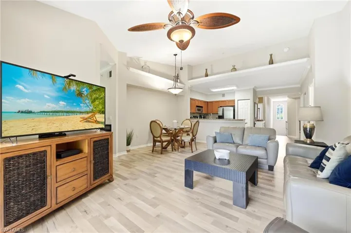 Open floorplan for many decorating options