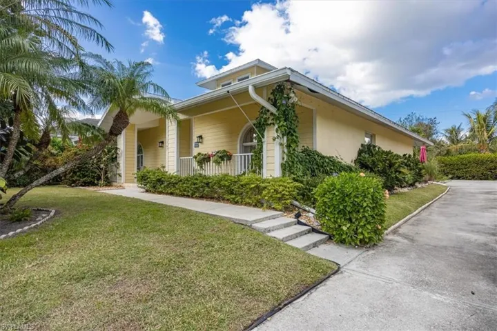 1367  Cypress Woods  DR, Naples, FL 34103