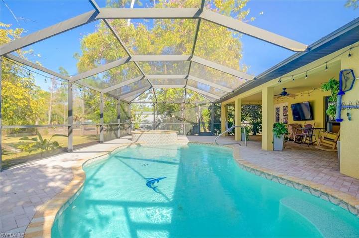 3761  14th NE AVE, Naples, FL 34120