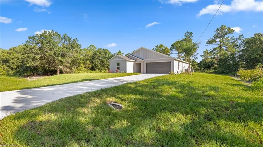 2633  Queen  DR, Lehigh Acres, FL 33971