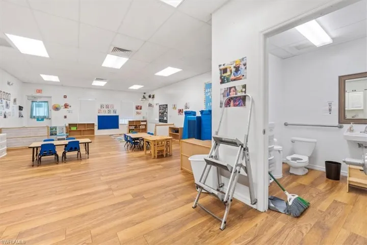 Miscellaneous room featuring a drop ceiling