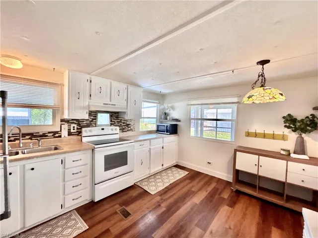 3584 Celestial Way, North Fort Myers, Florida 33903