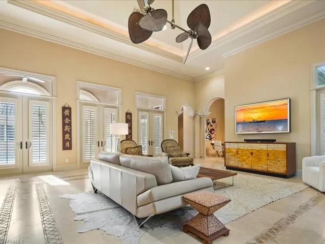 550 21st Ave S, Naples, Florida 34102