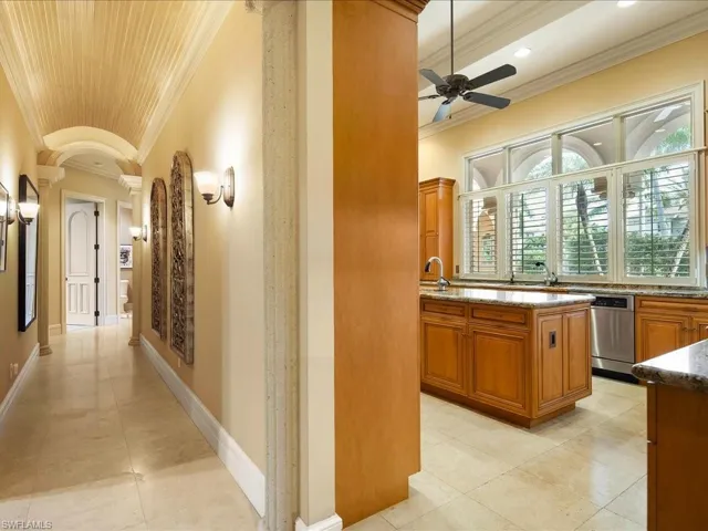 550 21st Ave S, Naples, Florida 34102