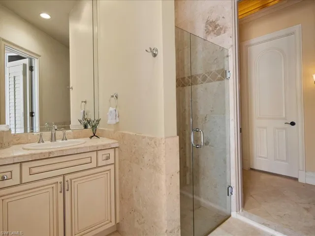 550 21st Ave S, Naples, Florida 34102