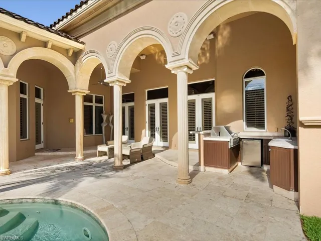 550 21st Ave S, Naples, Florida 34102