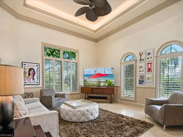 550 21st Ave S, Naples, Florida 34102