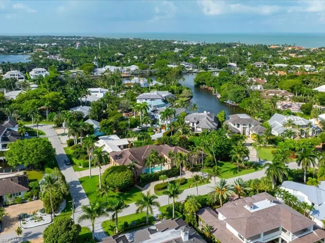 550 21st Ave S, Naples, Florida 34102