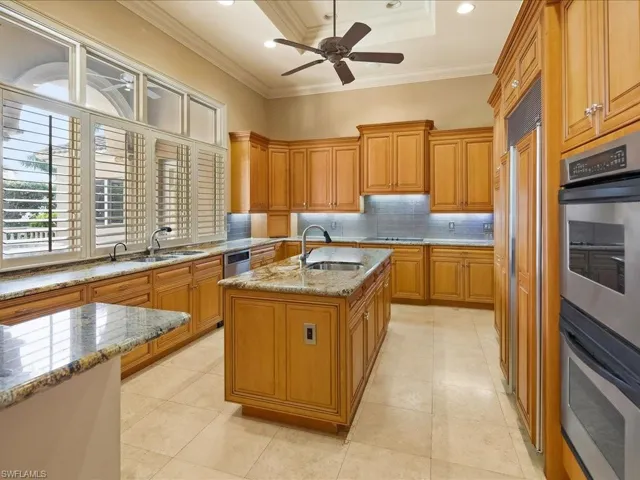 550 21st Ave S, Naples, Florida 34102