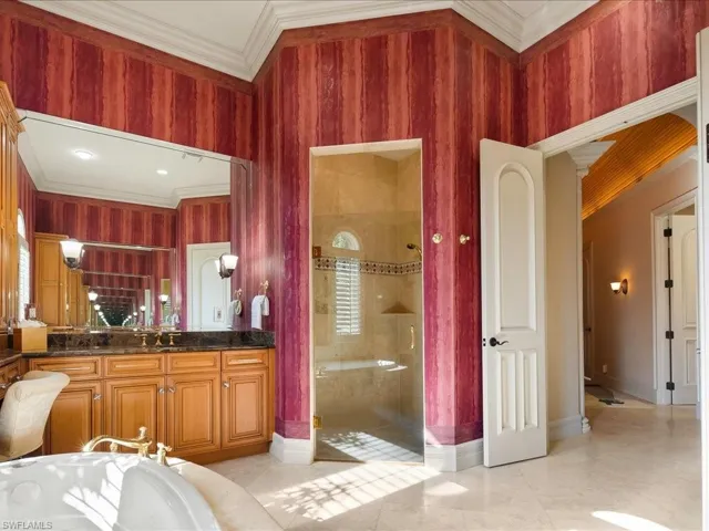 550 21st Ave S, Naples, Florida 34102
