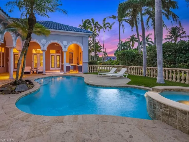 550 21st Ave S, Naples, Florida 34102