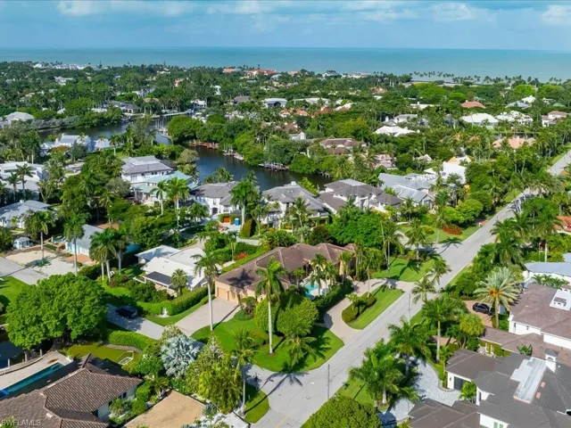 550 21st Ave S, Naples, Florida 34102