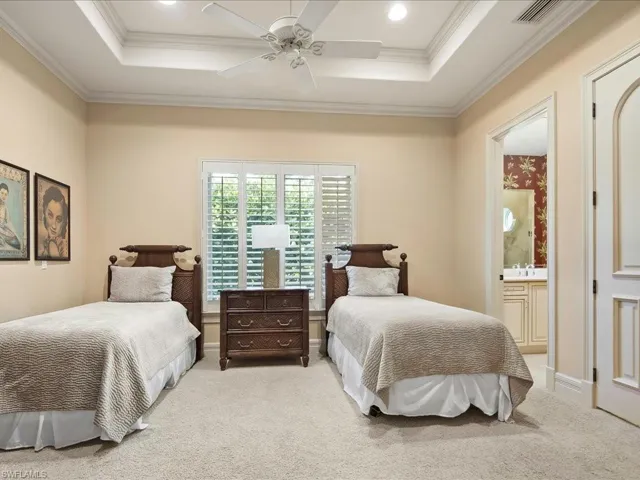 550 21st Ave S, Naples, Florida 34102