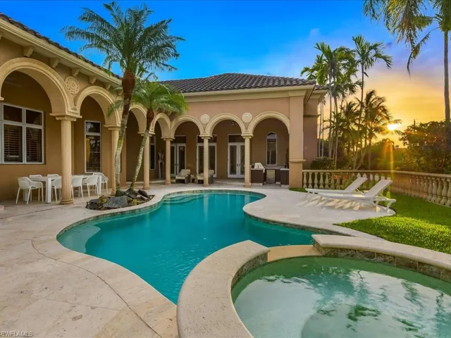 550 21st Ave S, Naples, Florida 34102