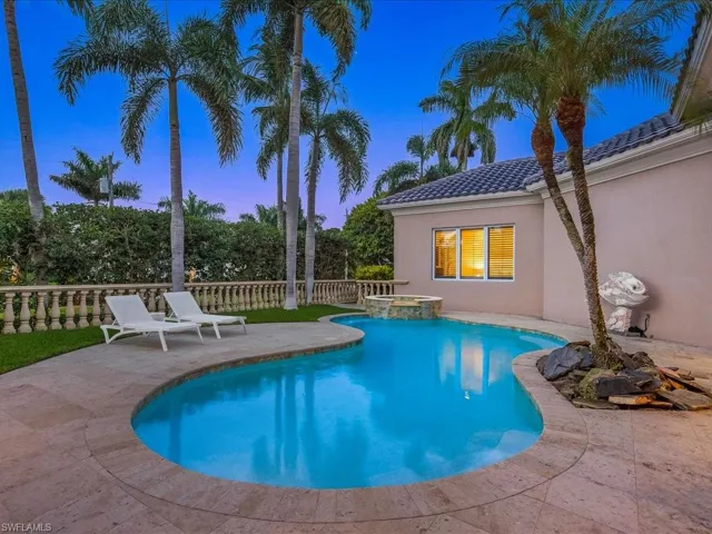 550 21st Ave S, Naples, Florida 34102