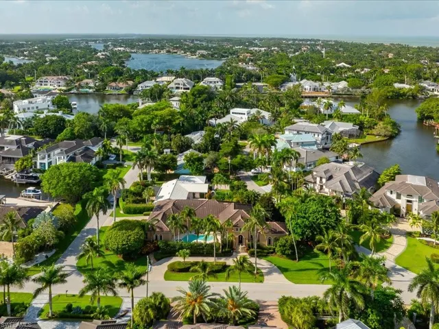 550 21st Ave S, Naples, Florida 34102