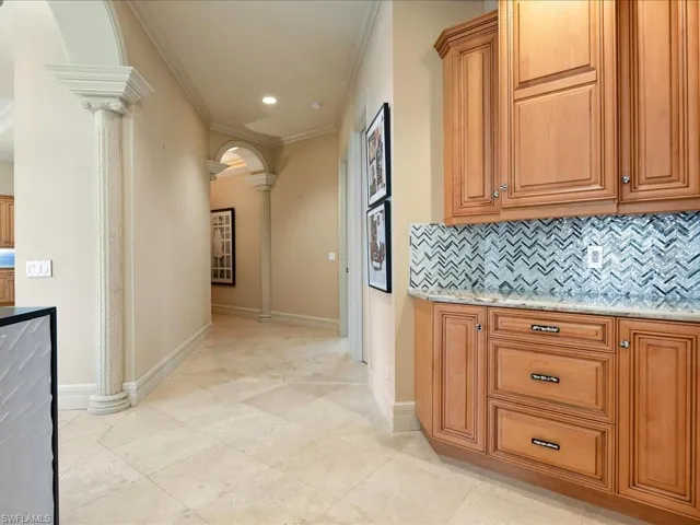 550 21st Ave S, Naples, Florida 34102
