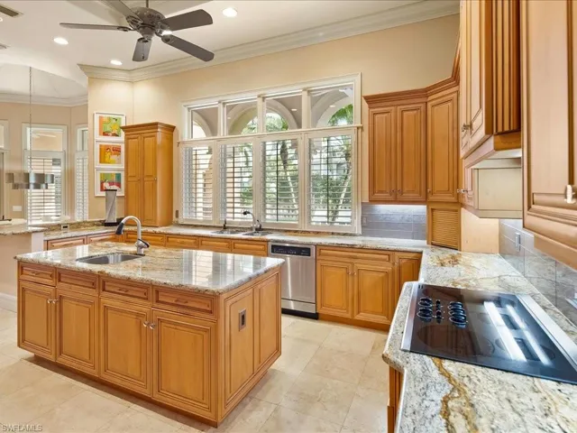 550 21st Ave S, Naples, Florida 34102