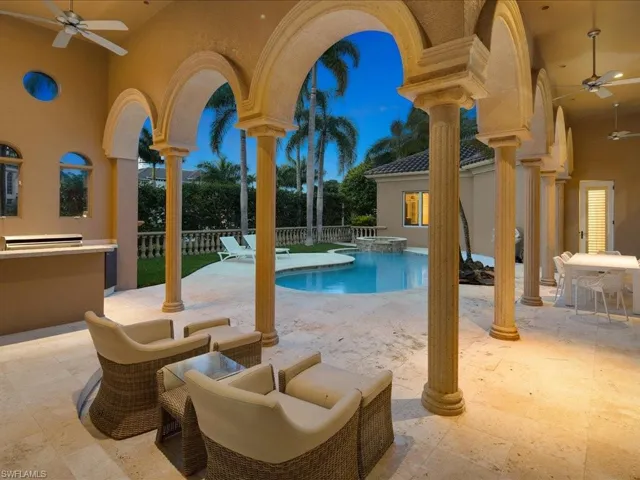 550 21st Ave S, Naples, Florida 34102