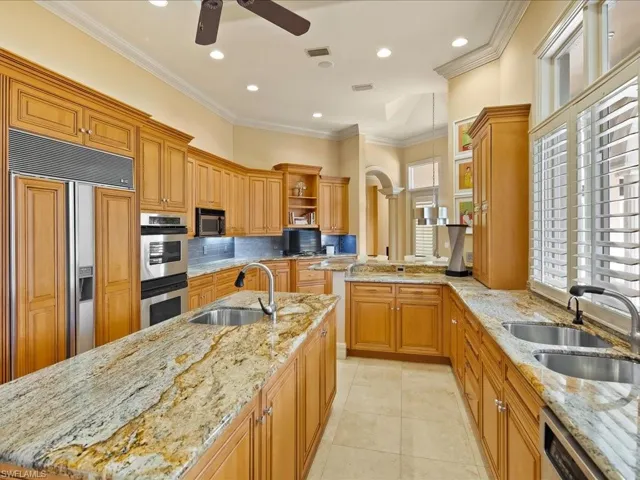550 21st Ave S, Naples, Florida 34102