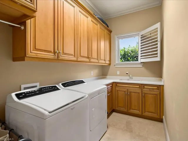 550 21st Ave S, Naples, Florida 34102