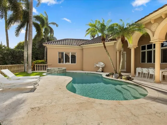 550 21st Ave S, Naples, Florida 34102