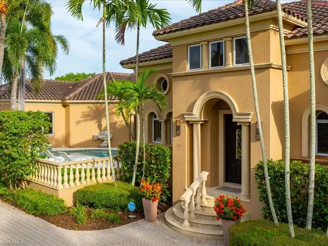 550 21st Ave S, Naples, Florida 34102