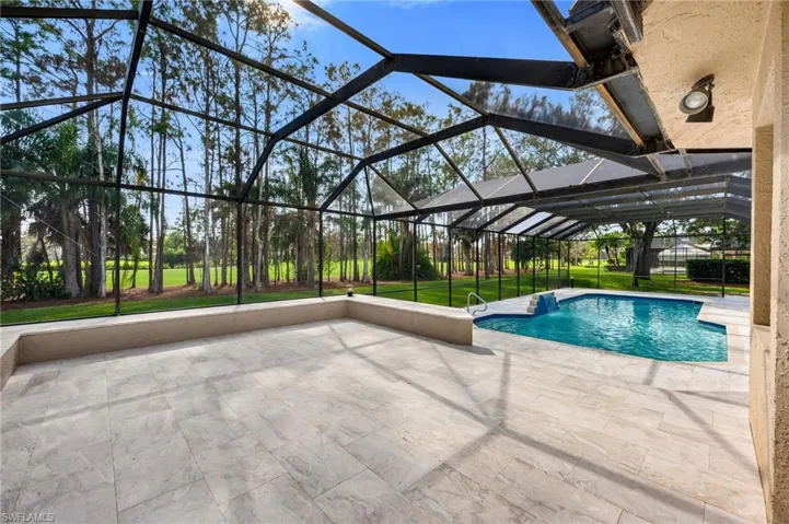 Large deck for additional lounging space