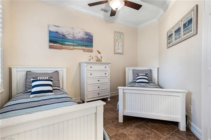 Flex room for den or bedroom